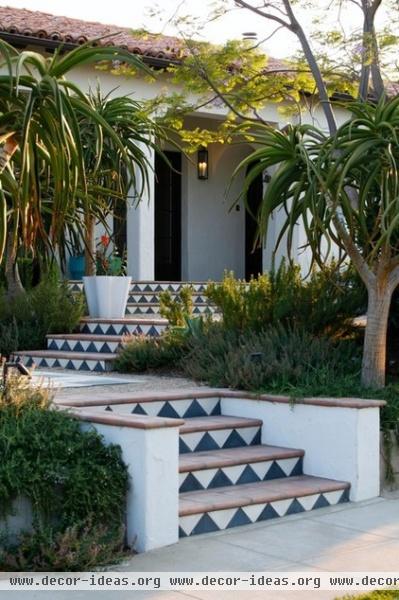 mediterranean entry by MTLA- Mark Tessier Landscape Architecture