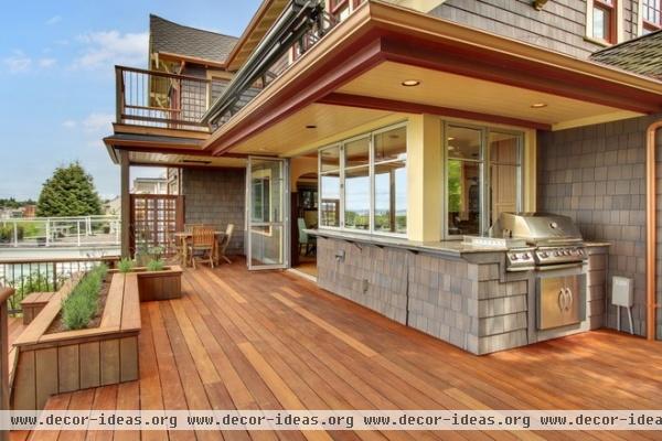 craftsman deck by Sortun-Vos Architects, P.S.