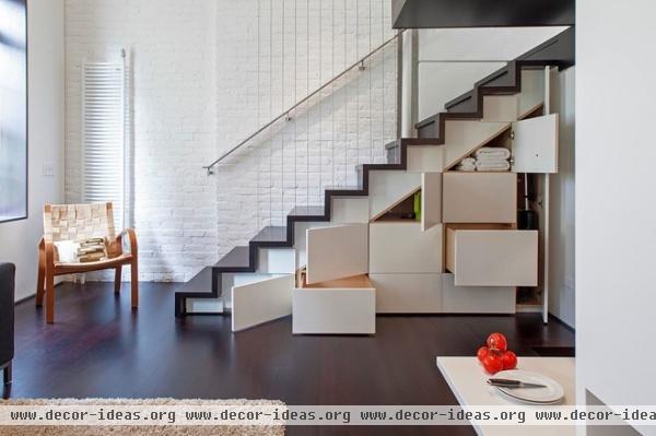 modern staircase by Specht Harpman Architects