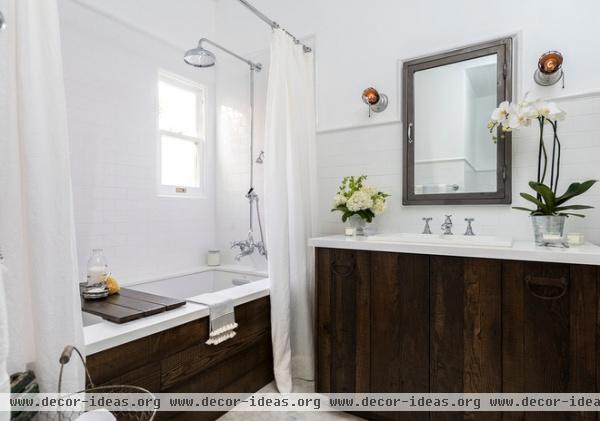 transitional bathroom by FOUR POINT Design+Construction Inc.