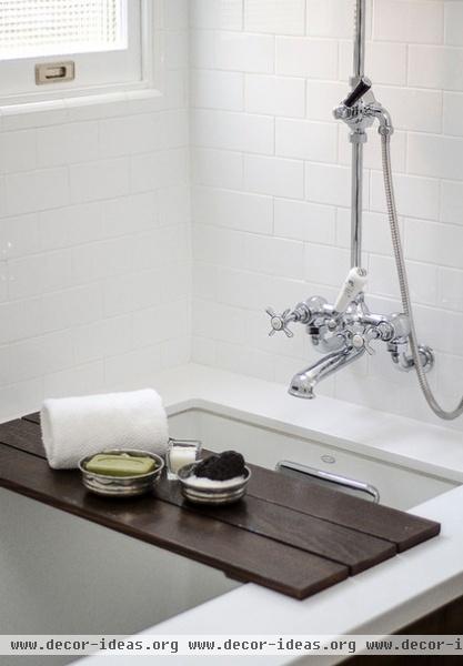 farmhouse bathroom by FOUR POINT Design+Construction Inc.