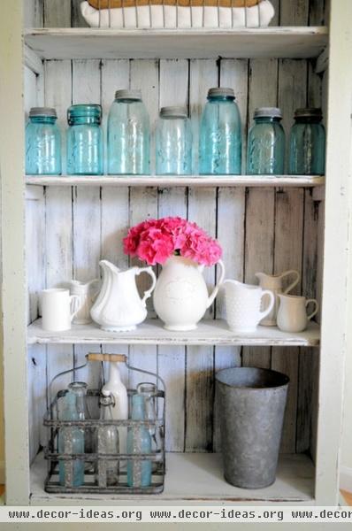 farmhouse kitchen by Buckets of Burlap