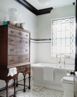 12 Gorgeous Black and White Bathrooms