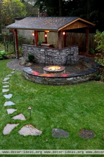 traditional patio by Father Nature Landscapes of Tacoma, Inc.