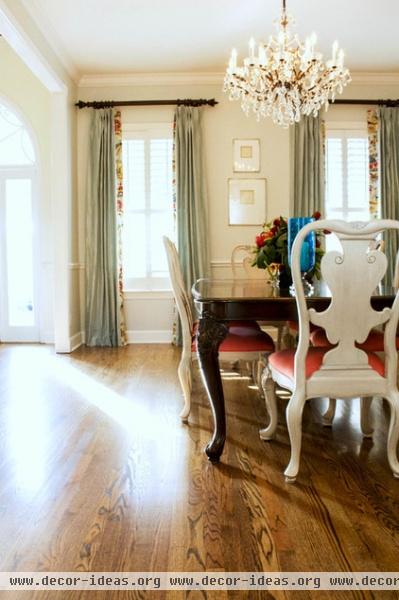 traditional dining room by Mina Brinkey