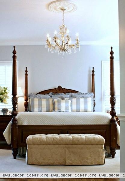 traditional bedroom by Mina Brinkey