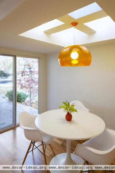 midcentury dining room by Design Platform