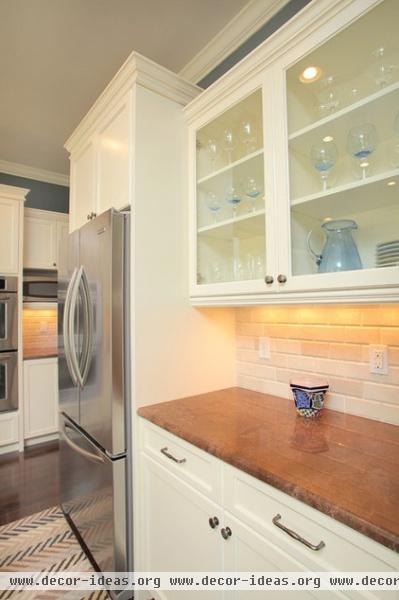 traditional kitchen by Devonshire Custom Homes