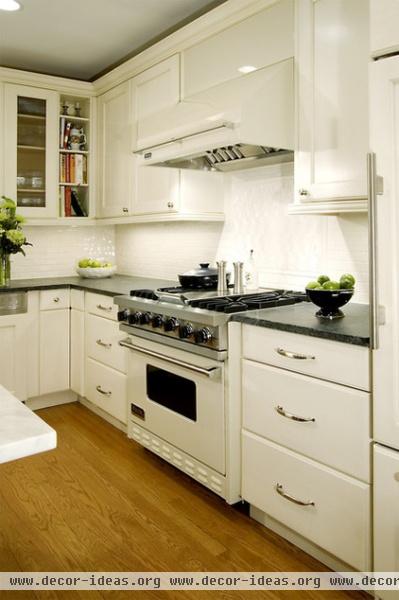 traditional kitchen by Claudia Martin, ASID