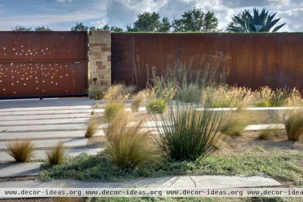 modern landscape by D-CRAIN Design and Construction