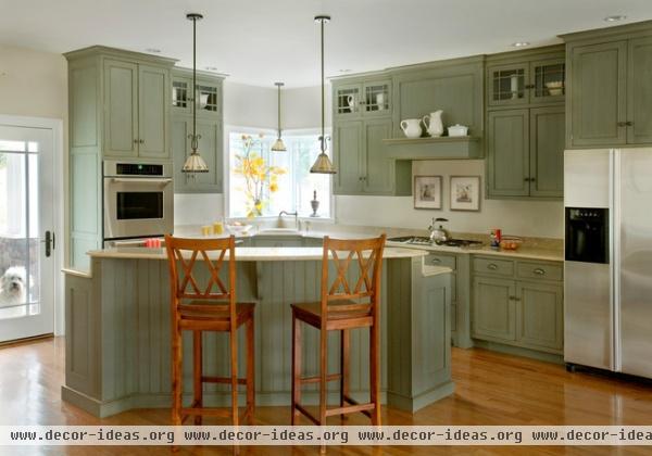 traditional kitchen by Quality Custom Cabinetry, Inc