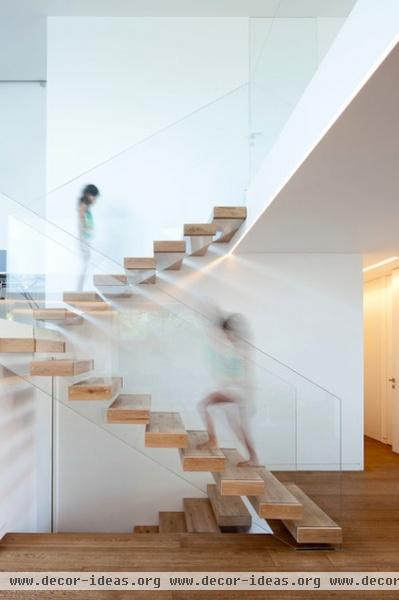 modern staircase by Gerstner