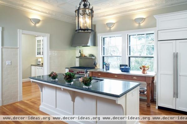 traditional kitchen by Byggmeister Inc