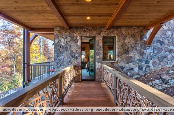 rustic porch by Glennwood Custom Builders (NC)