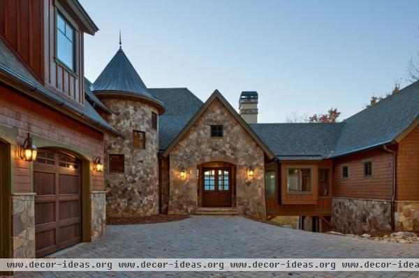 traditional exterior by Glennwood Custom Builders (NC)