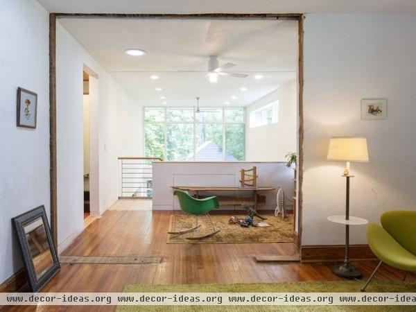 contemporary living room by Wakako Tokunaga Architecture