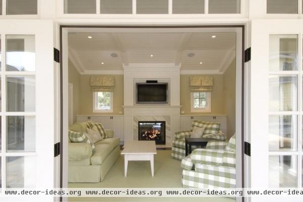 traditional living room by Design Savvy