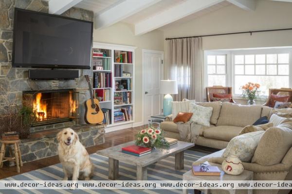 traditional family room by Shannon Ggem ASID