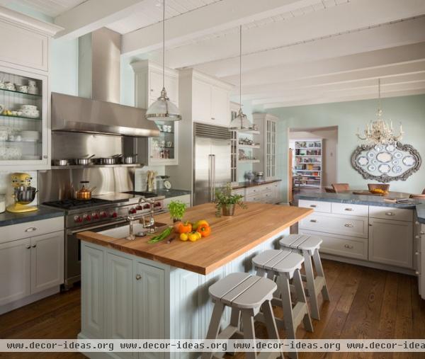 traditional kitchen by Shannon Ggem ASID