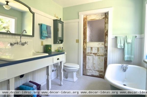 traditional bathroom by Sarah Greenman