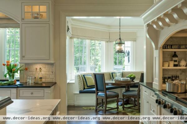 transitional kitchen by Jan Gleysteen Architects, Inc