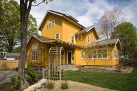 Houzz Tour: A LEED Platinum Home With Farmhouse Style