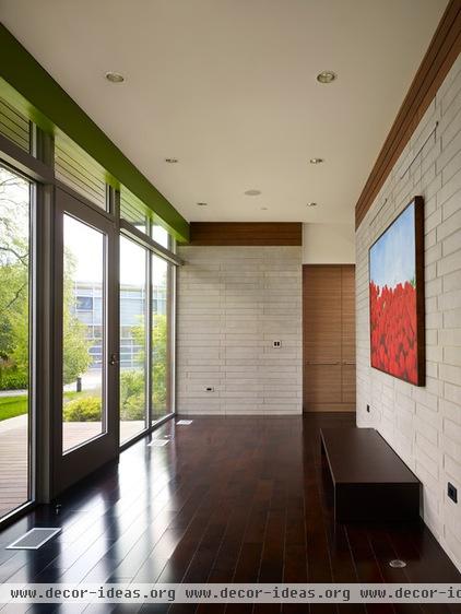 contemporary entry by Thomas Roszak Architecture, LLC