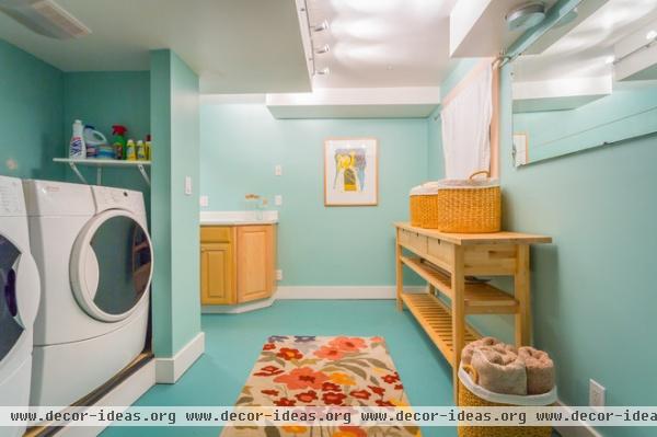 beach style laundry room by Cassie Daughtrey Realogics Sotheby's Realty