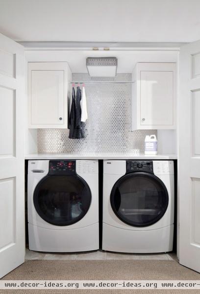 transitional laundry room by Clean Design