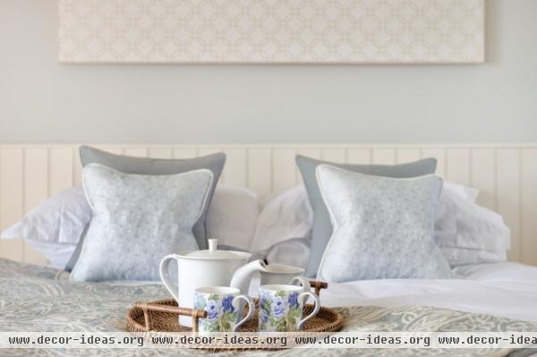 farmhouse bedroom by Robertson Lindsay Interiors