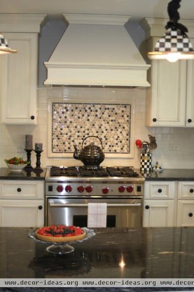 traditional kitchen by The Kitchen Studio of Glen Ellyn