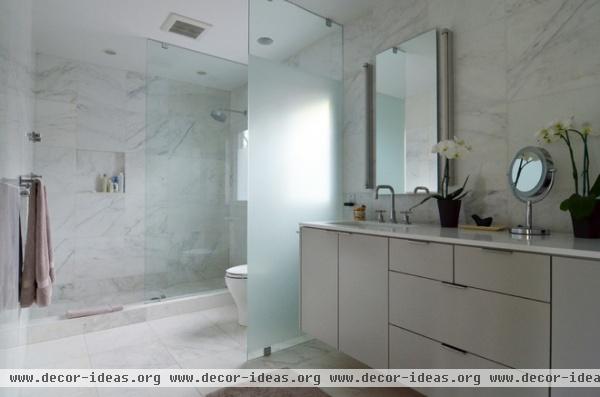 contemporary bathroom by Sarah Greenman