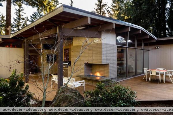 midcentury deck by risa boyer architecture