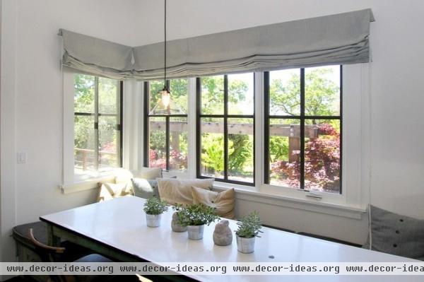 farmhouse dining room by Julia Katrine Designs