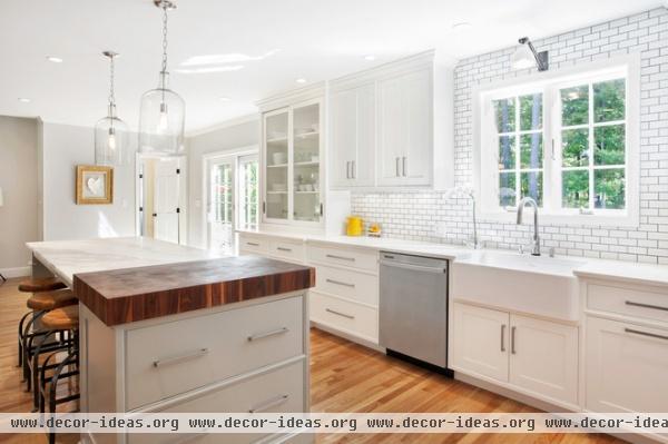 farmhouse kitchen by Pennville Custom Cabinetry