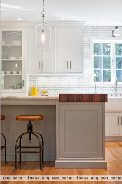 farmhouse kitchen by Pennville Custom Cabinetry