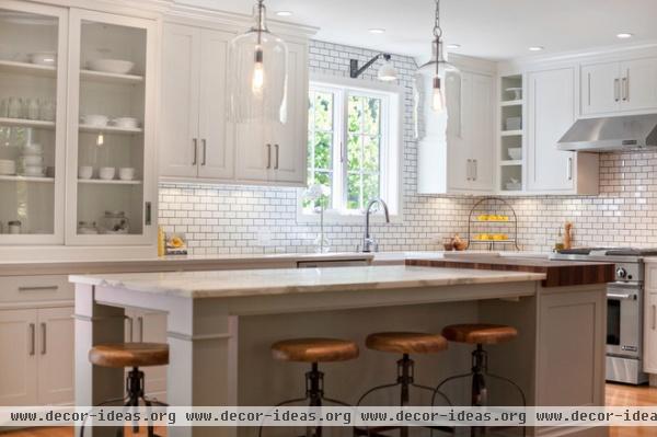 farmhouse kitchen by Pennville Custom Cabinetry