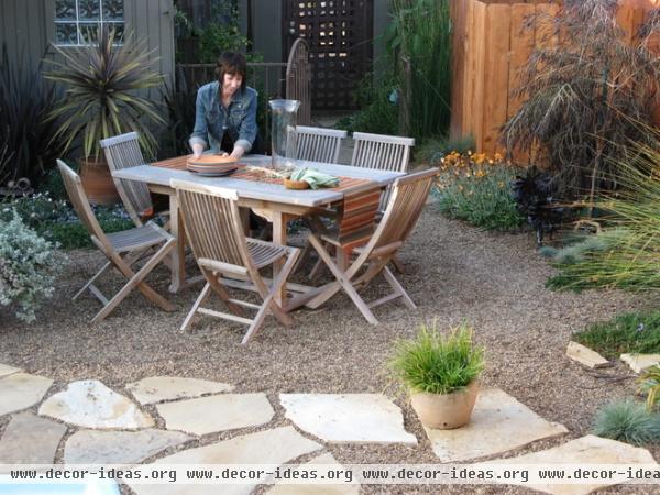 mediterranean patio by debora carl landscape design