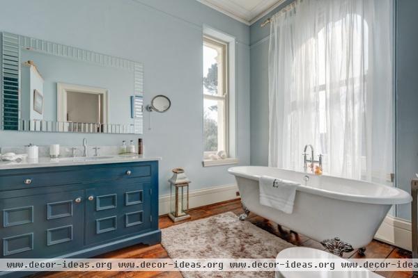 transitional bathroom by Colin Cadle Photography