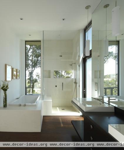 modern bathroom by Griffin Enright Architects