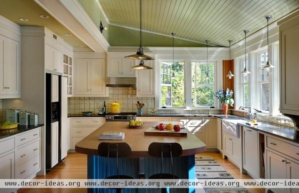 farmhouse kitchen by Smith & Vansant Architects PC