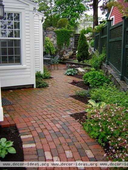 traditional landscape by Piscataqua Landscaping & Tree Service