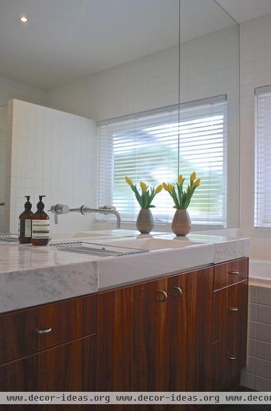 eclectic bathroom by Luci.D Interiors