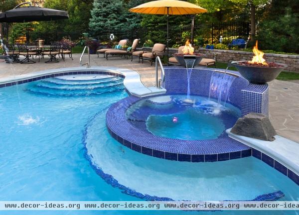 traditional pool by Sunset Pools and Spas, Inc.