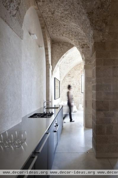 mediterranean kitchen by Pitsou Kedem Architect