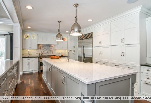 traditional kitchen by Redstart Construction Inc.