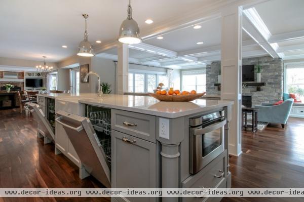 traditional kitchen by Redstart Construction Inc.