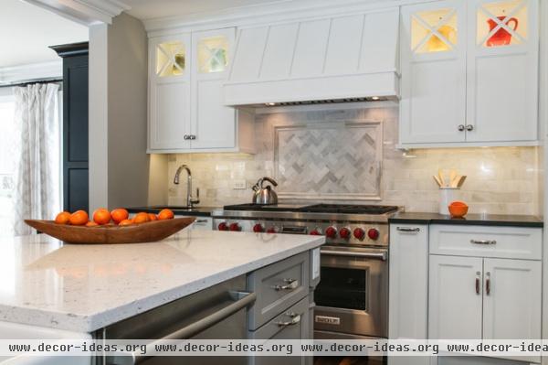 traditional kitchen by Redstart Construction Inc.