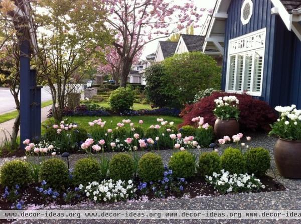 traditional landscape by Glenna Partridge Garden Design