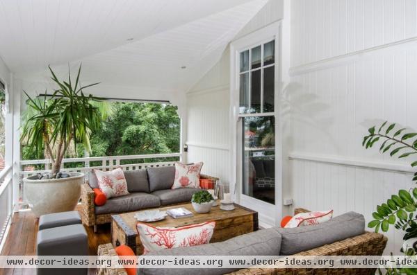 beach style deck by Highgate House